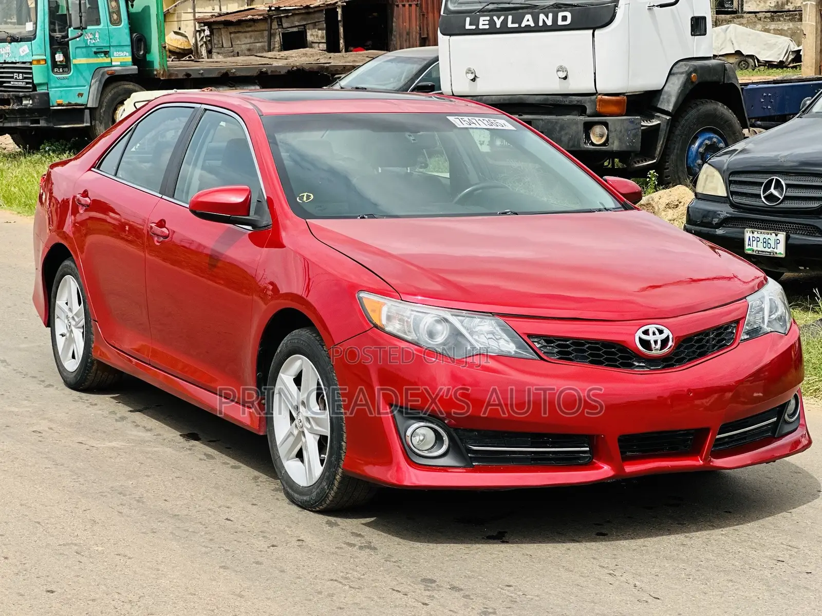 Toyota Camry SE 4dr Sedan (2.5L 4cyl 6A) 2012 Red