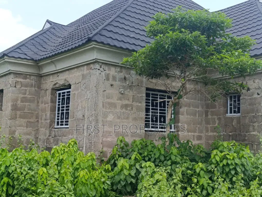 4bdrm Bungalow in Gbadewole Idi Ape, Oyo for sale