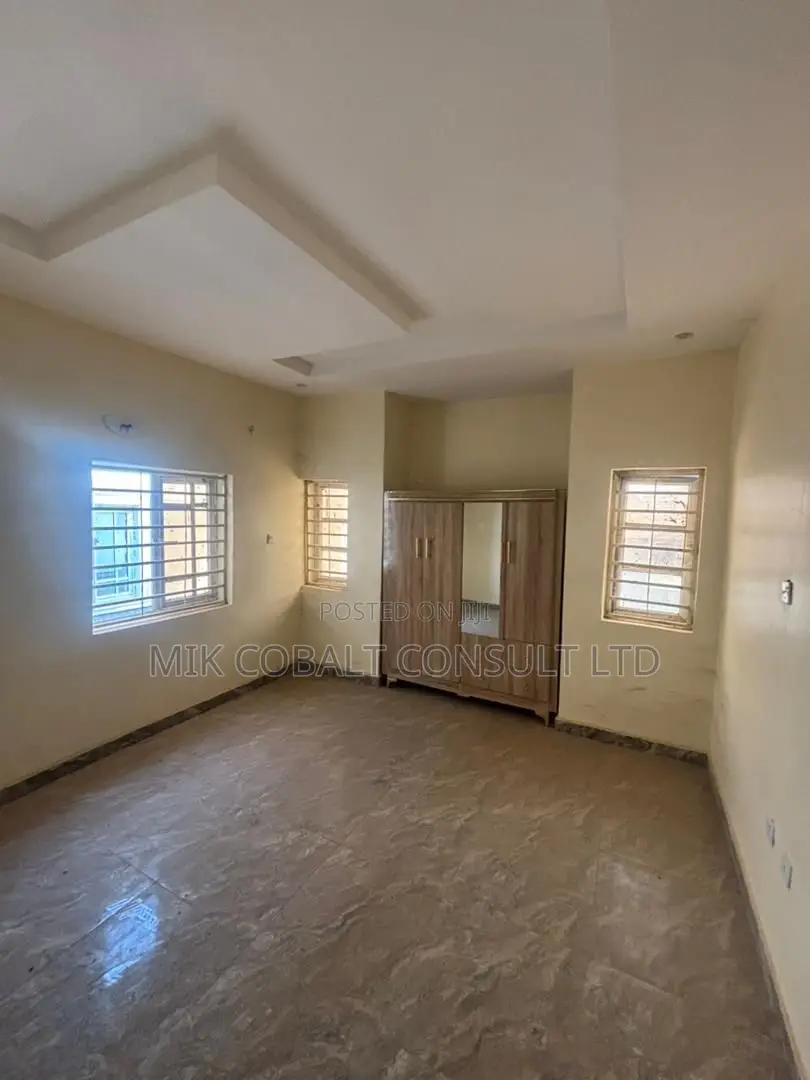 5bdrm Bungalow in Etisalat Estate, Lugbe District for sale