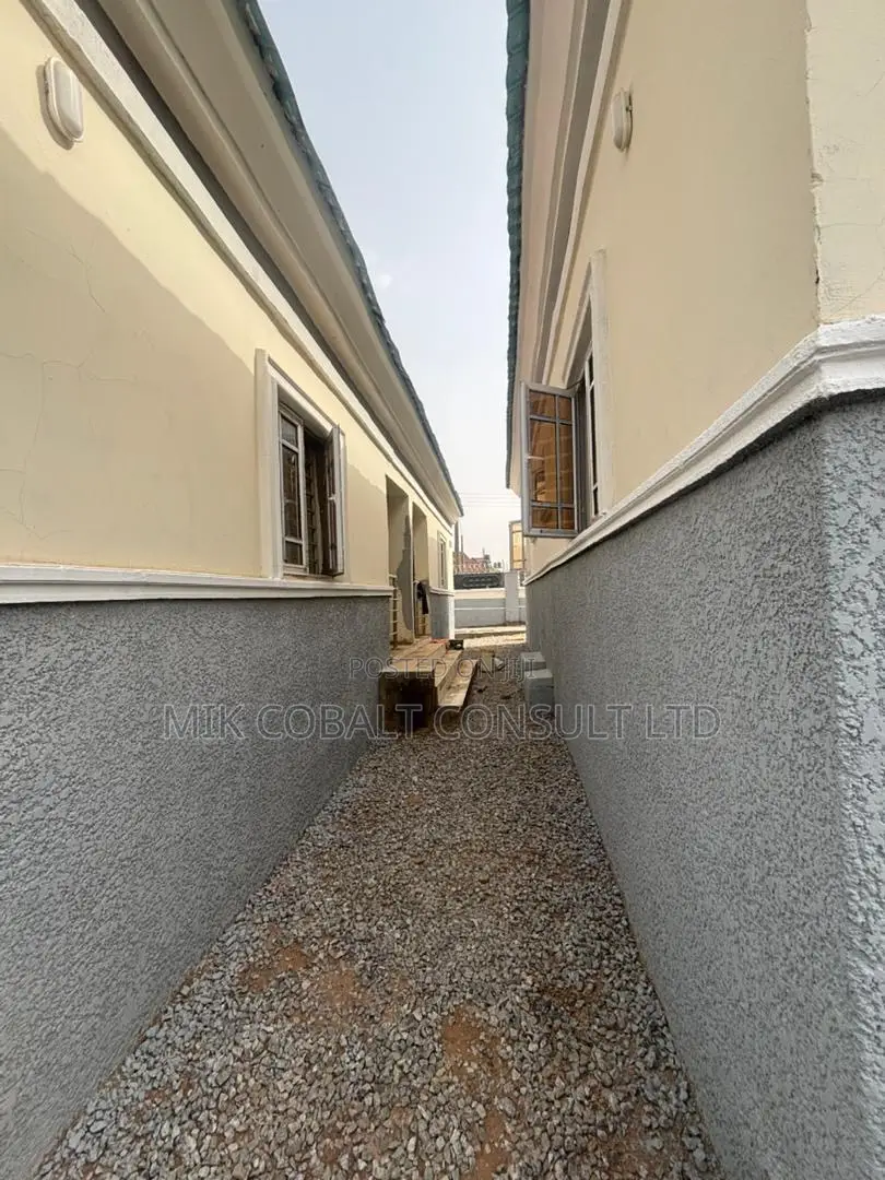 5bdrm Bungalow in Etisalat Estate, Lugbe District for sale