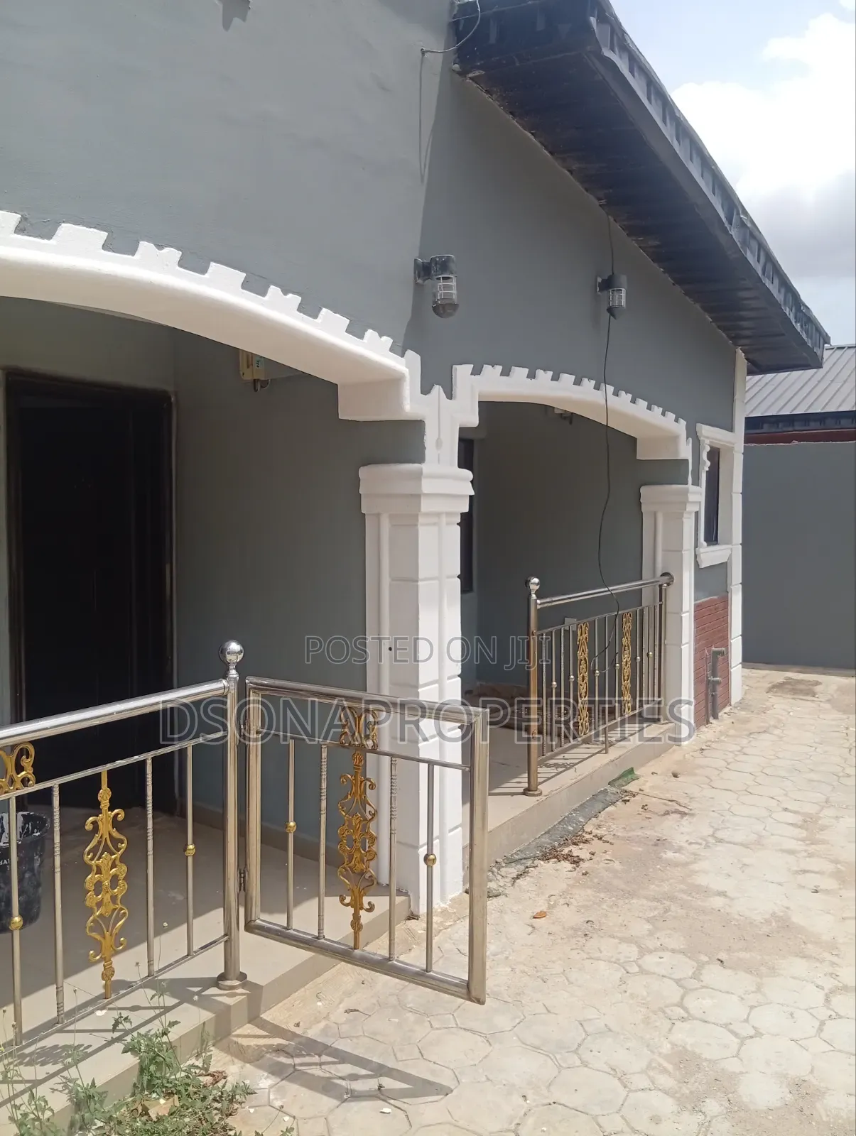 2bdrm Duplex in Anuoluwapo, Off for rent