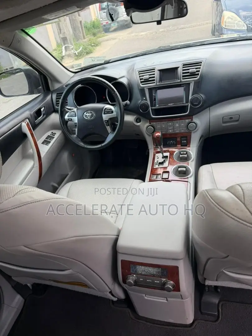 Toyota Highlander Limited 3.5l 4WD 2013 Black