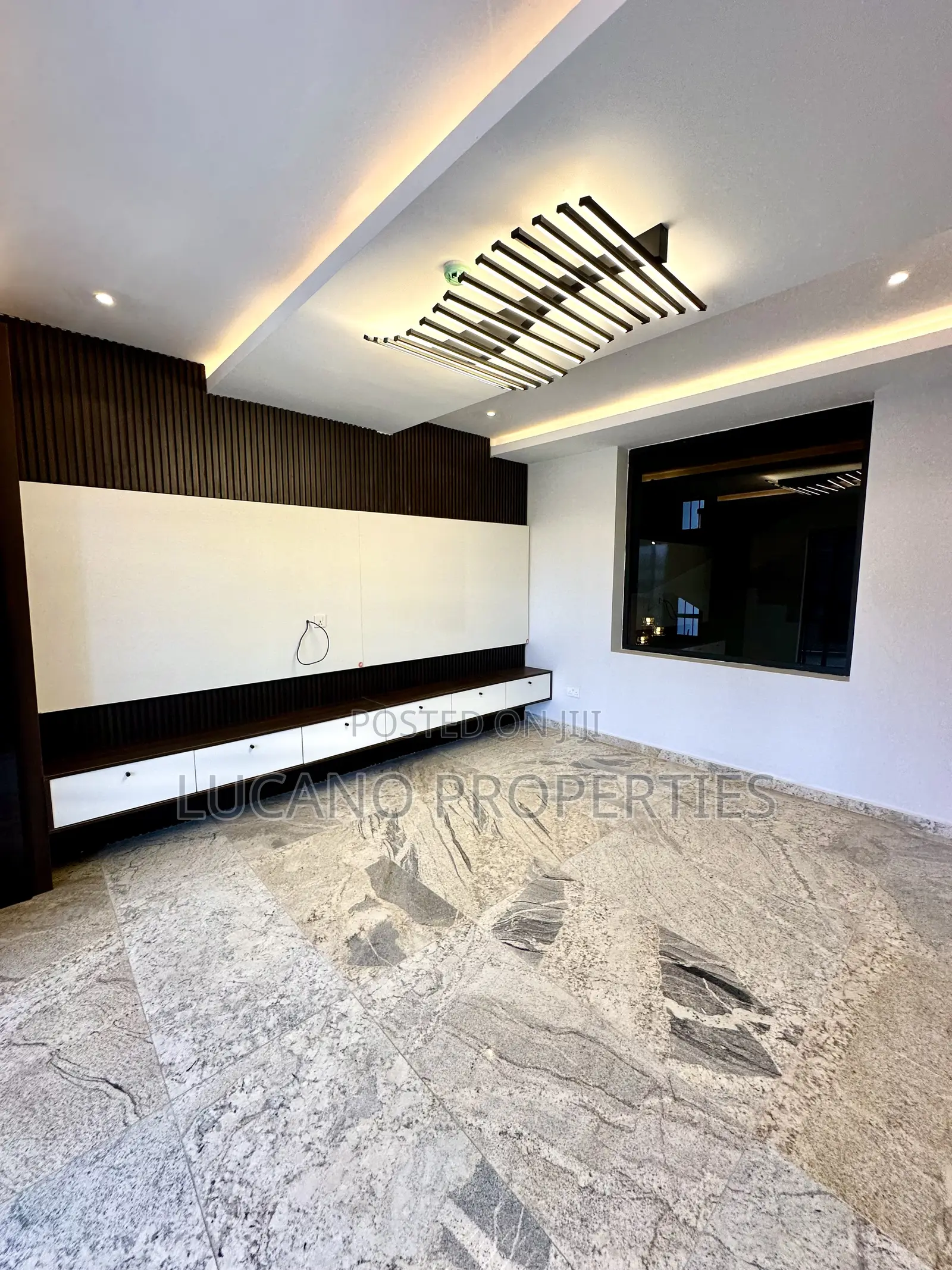 Furnished 4bdrm Townhouse / Terrace in Wuye District for rent