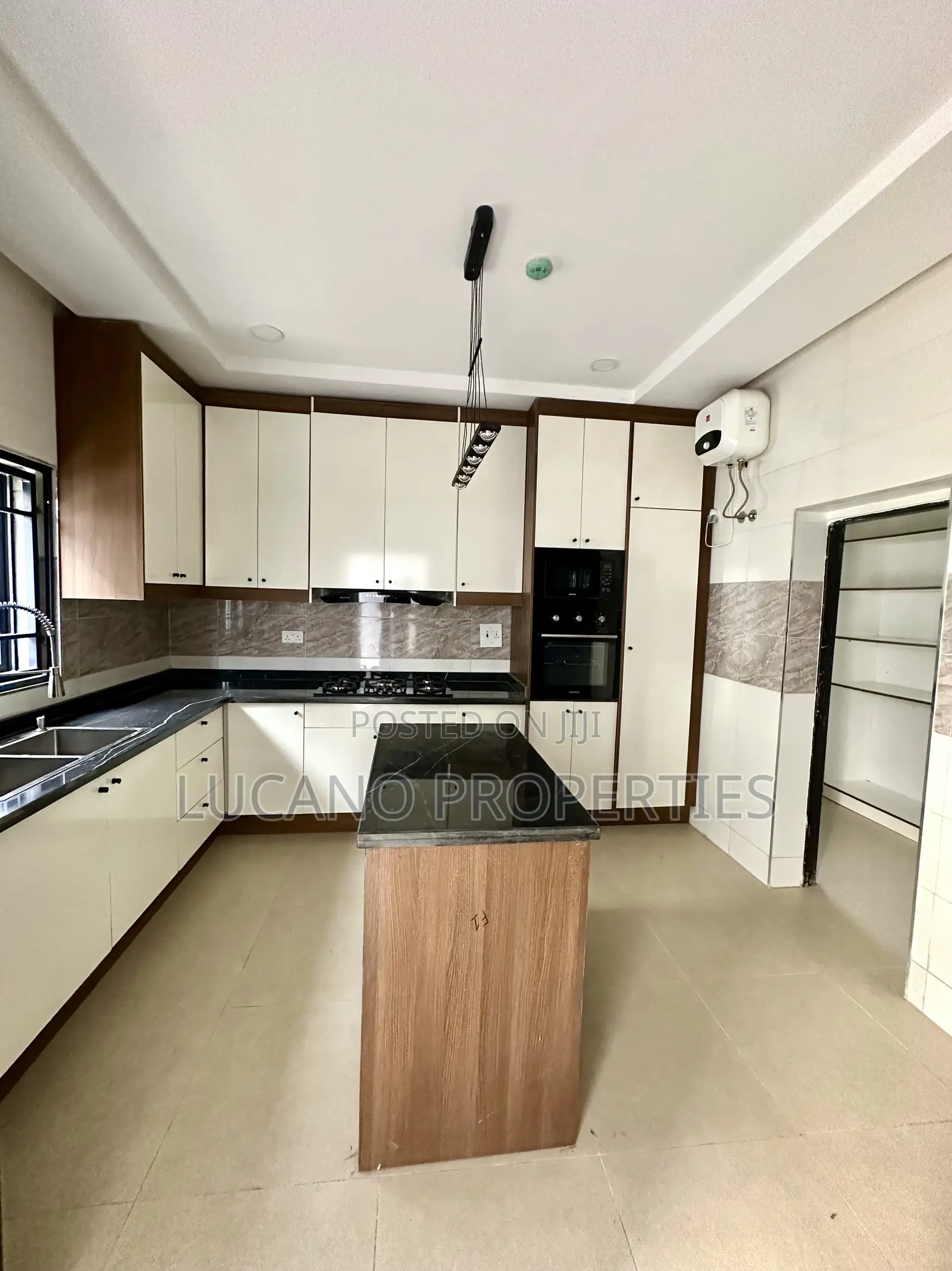 Furnished 4bdrm Townhouse / Terrace in Wuye District for rent