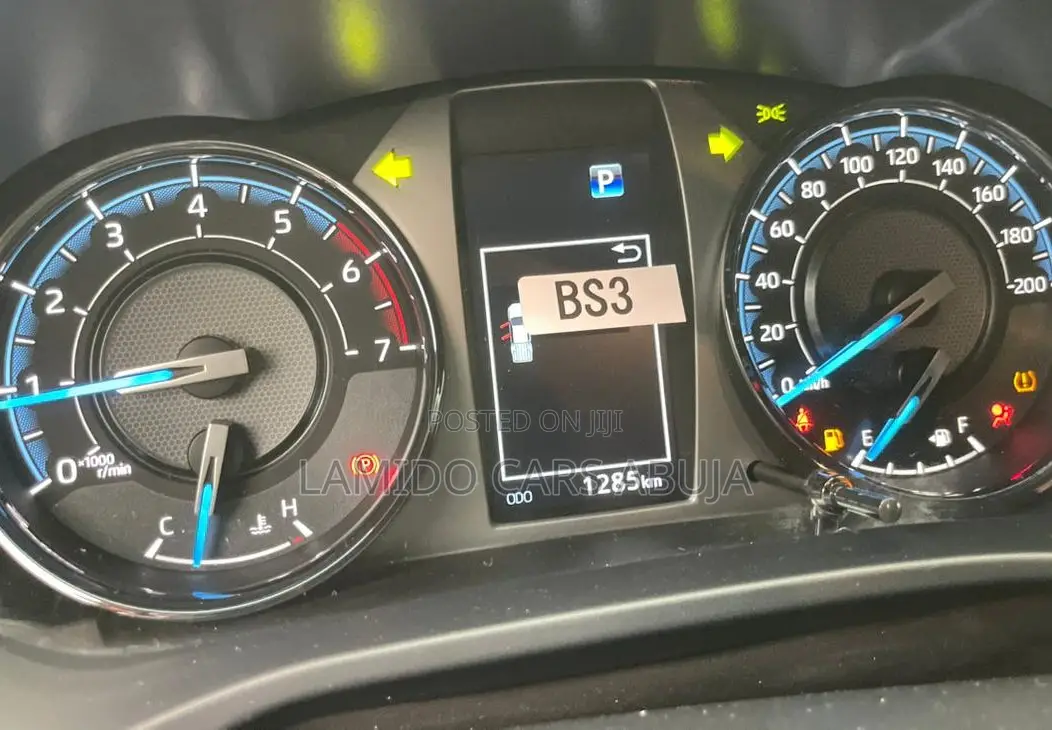 New Toyota Hilux 2025 Black
