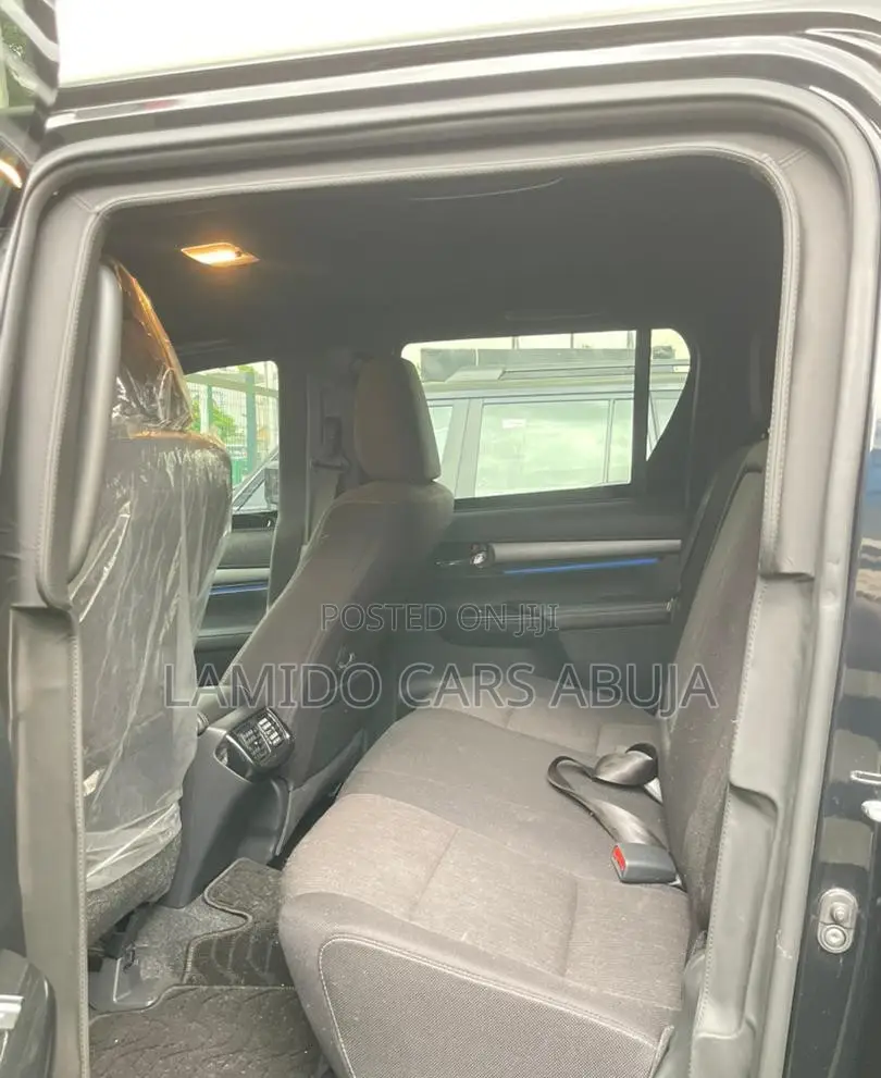 New Toyota Hilux 2025 Black