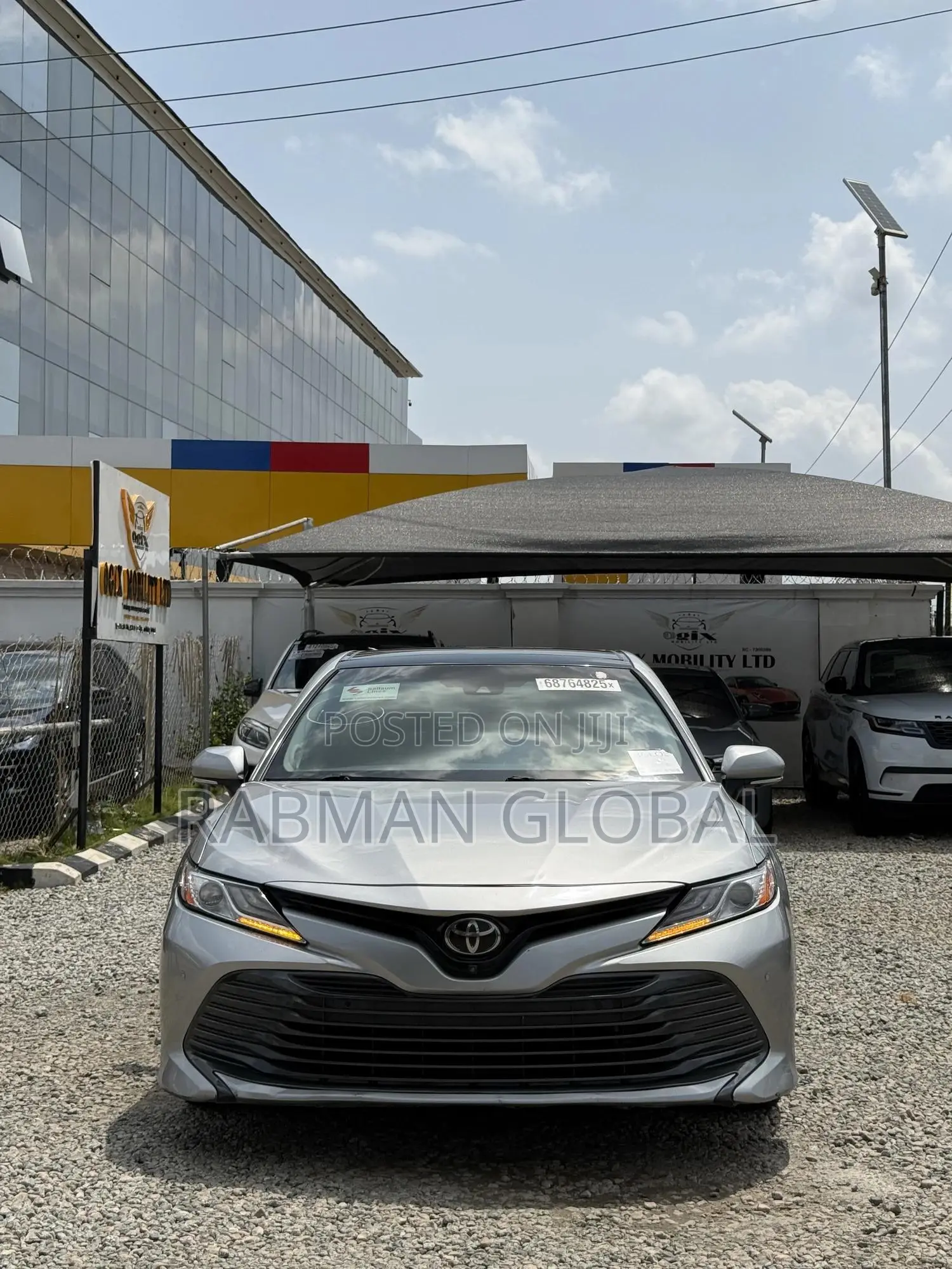 Toyota Camry XLE FWD (2.5L 4cyl 8AM) 2018 Silver