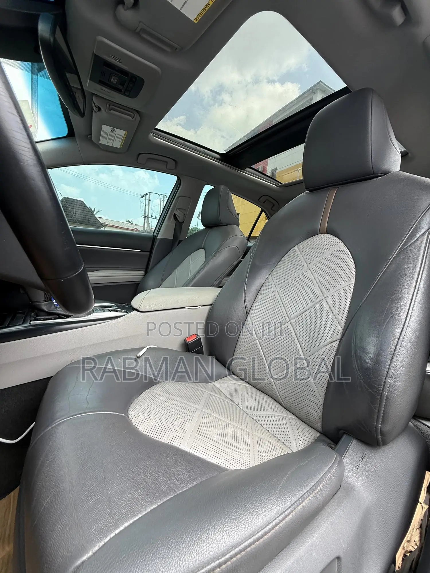 Toyota Camry XLE FWD (2.5L 4cyl 8AM) 2018 Silver