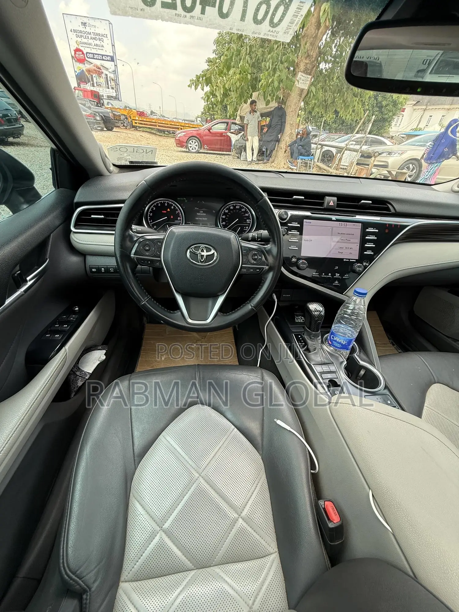 Toyota Camry XLE FWD (2.5L 4cyl 8AM) 2018 Silver