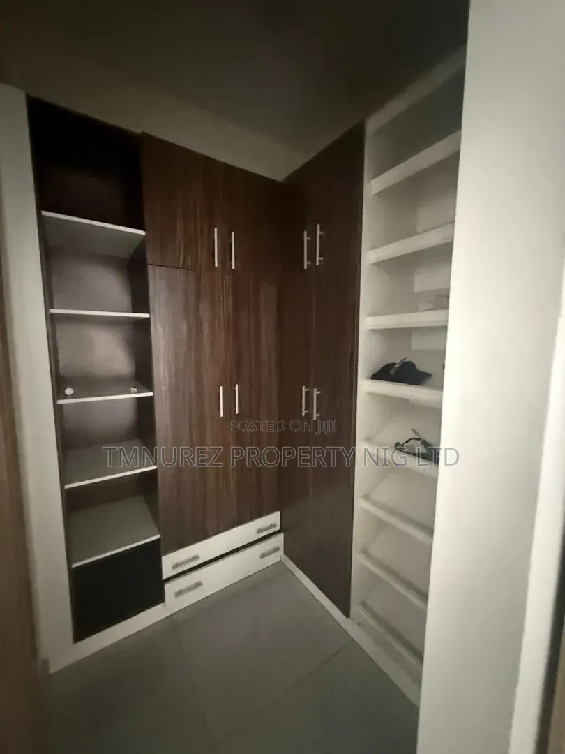4bdrm Duplex in Chevron for rent