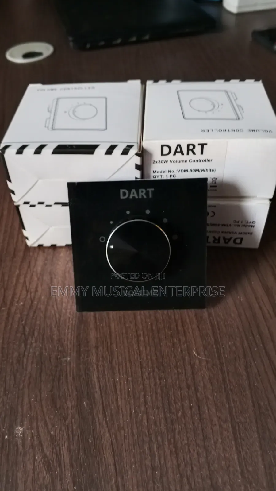 Dart Black Volume Control