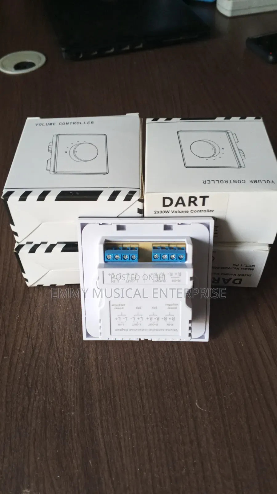 Dart Black Volume Control