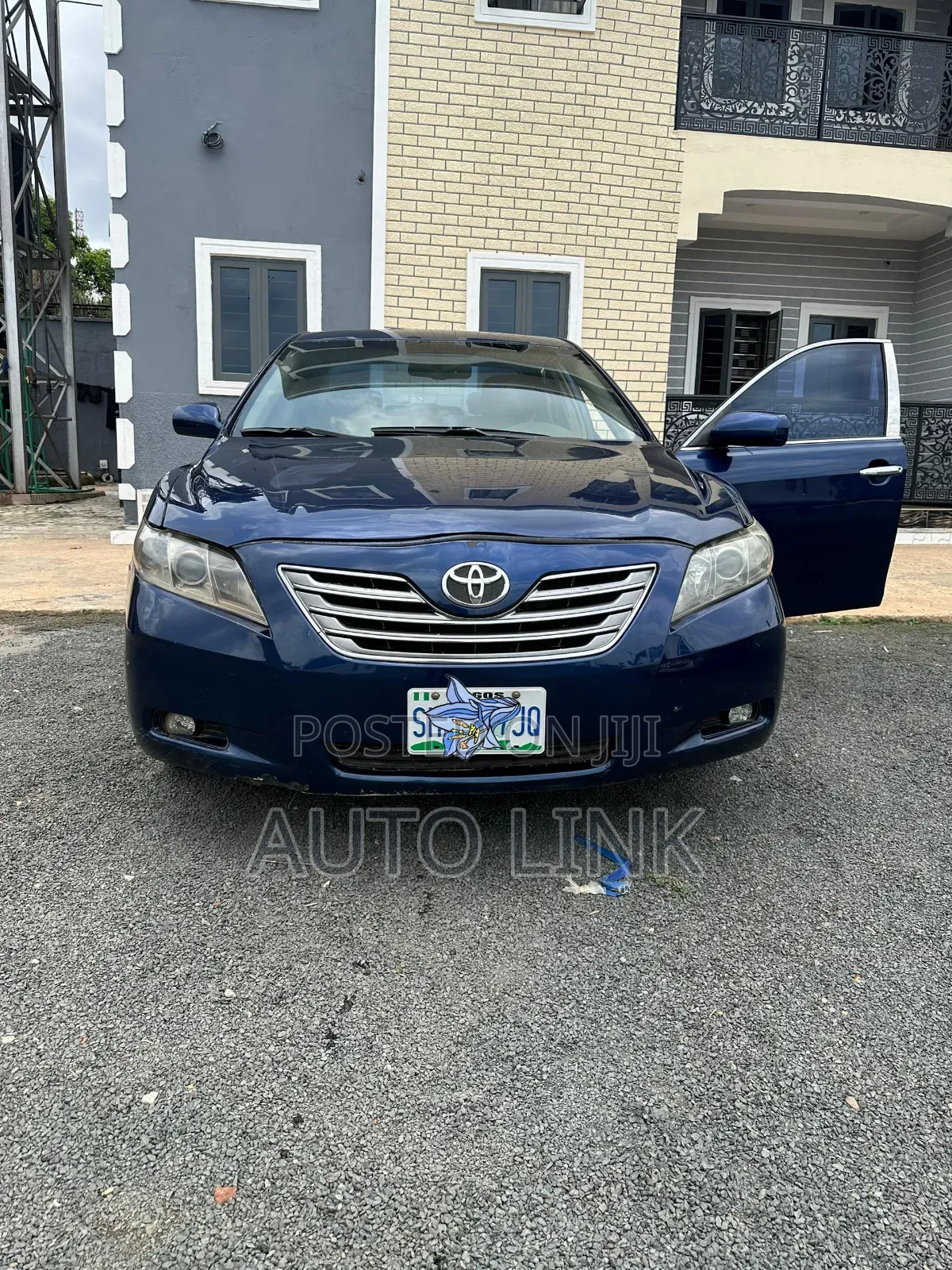 Toyota Camry Hybrid LE 2023 Blue