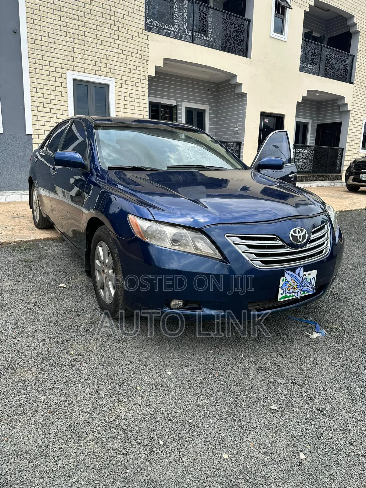 Toyota Camry Hybrid LE 2023 Blue