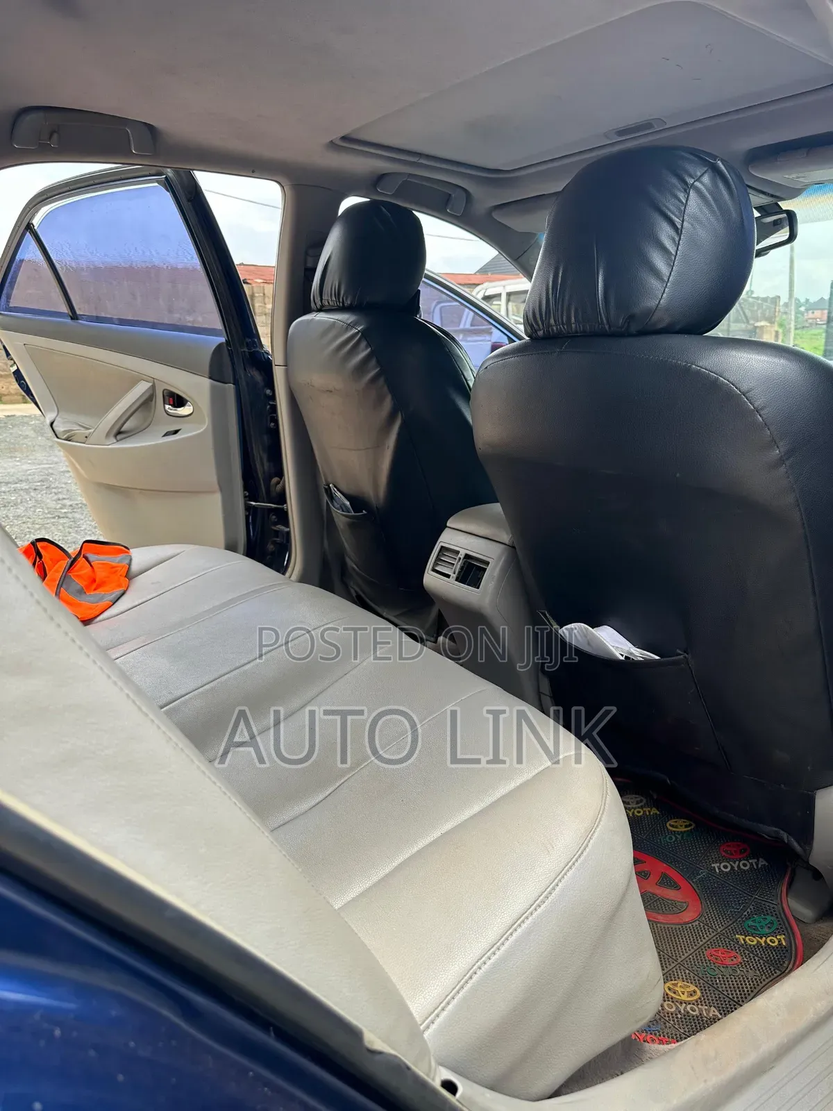 Toyota Camry Hybrid LE 2023 Blue