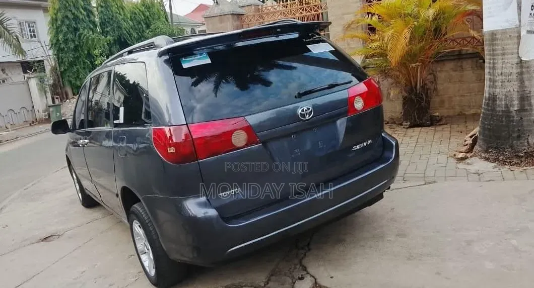 Toyota Sienna 2005 Blue