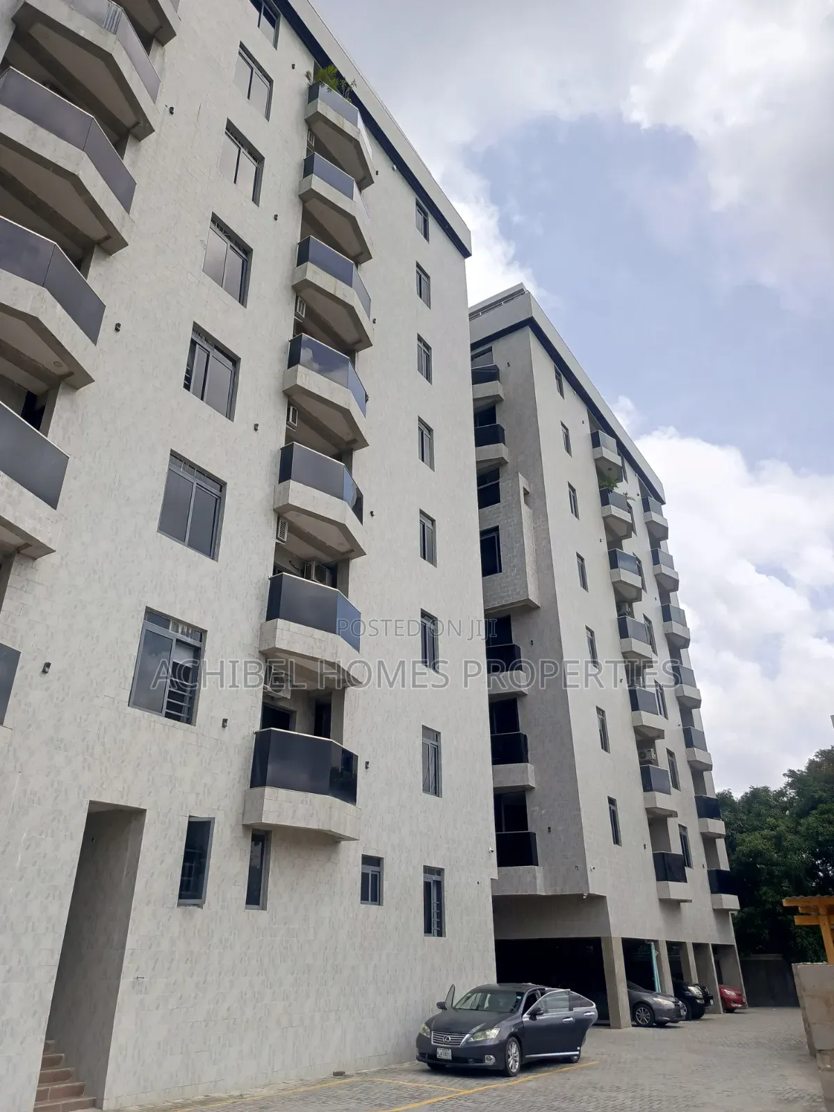 3bdrm Apartment in Off Adeola Odeku for rent