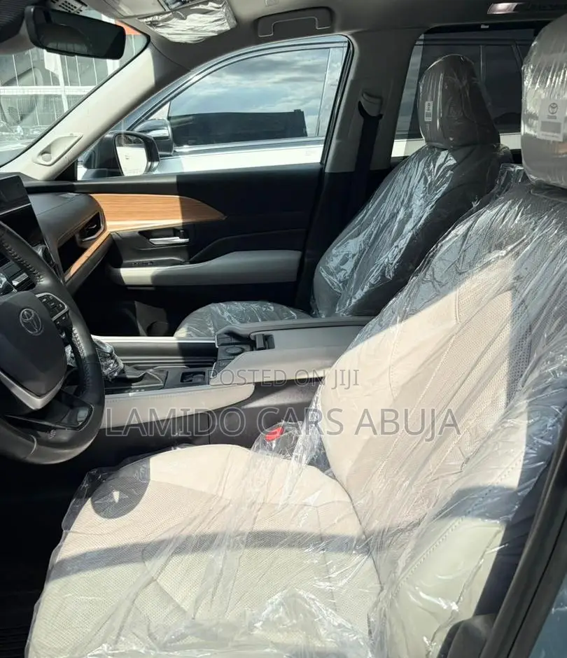 New Toyota Highlander Limited AWD 2024 Gray