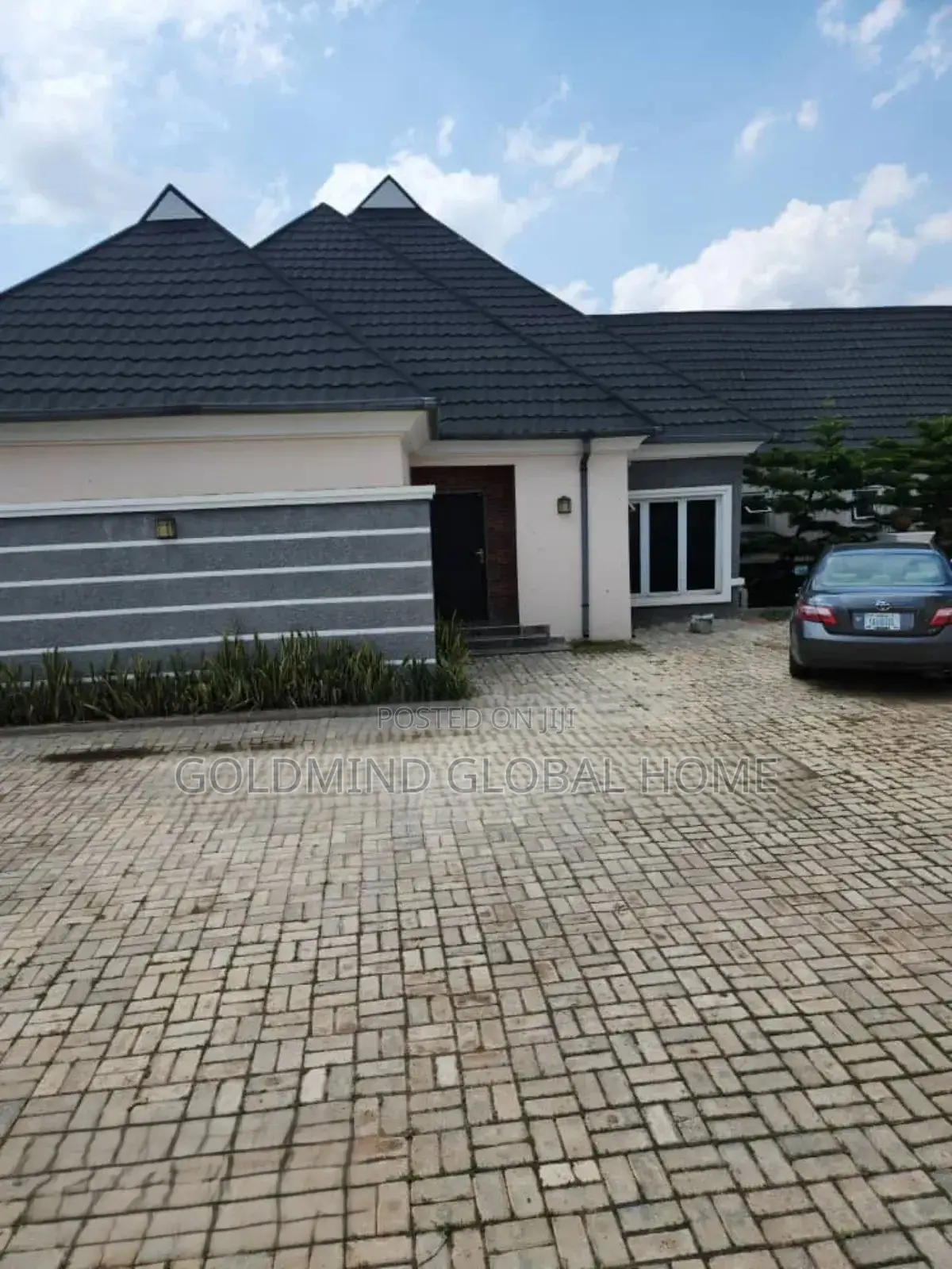 3bdrm Bungalow in Galadimawa - Dakwo for sale