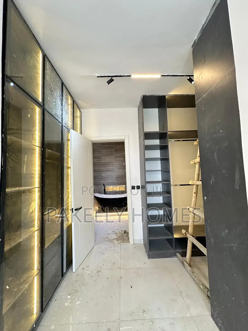Luxury Exquisite Spacious 5 Bedroom Fully Detached Duplex