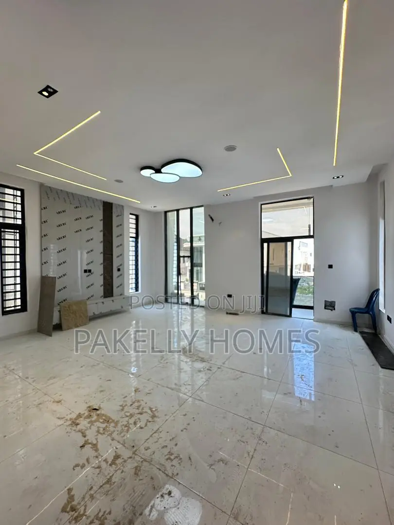 Luxury Exquisite Spacious 5 Bedroom Fully Detached Duplex
