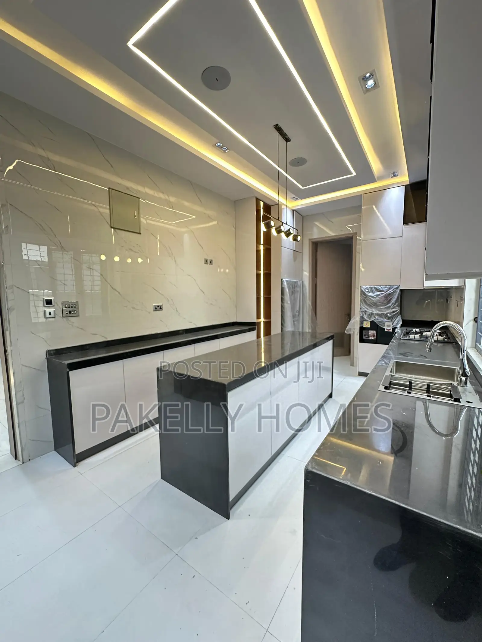 Exquisite Spacious Luxury 5 Bedroom Detached Duplex