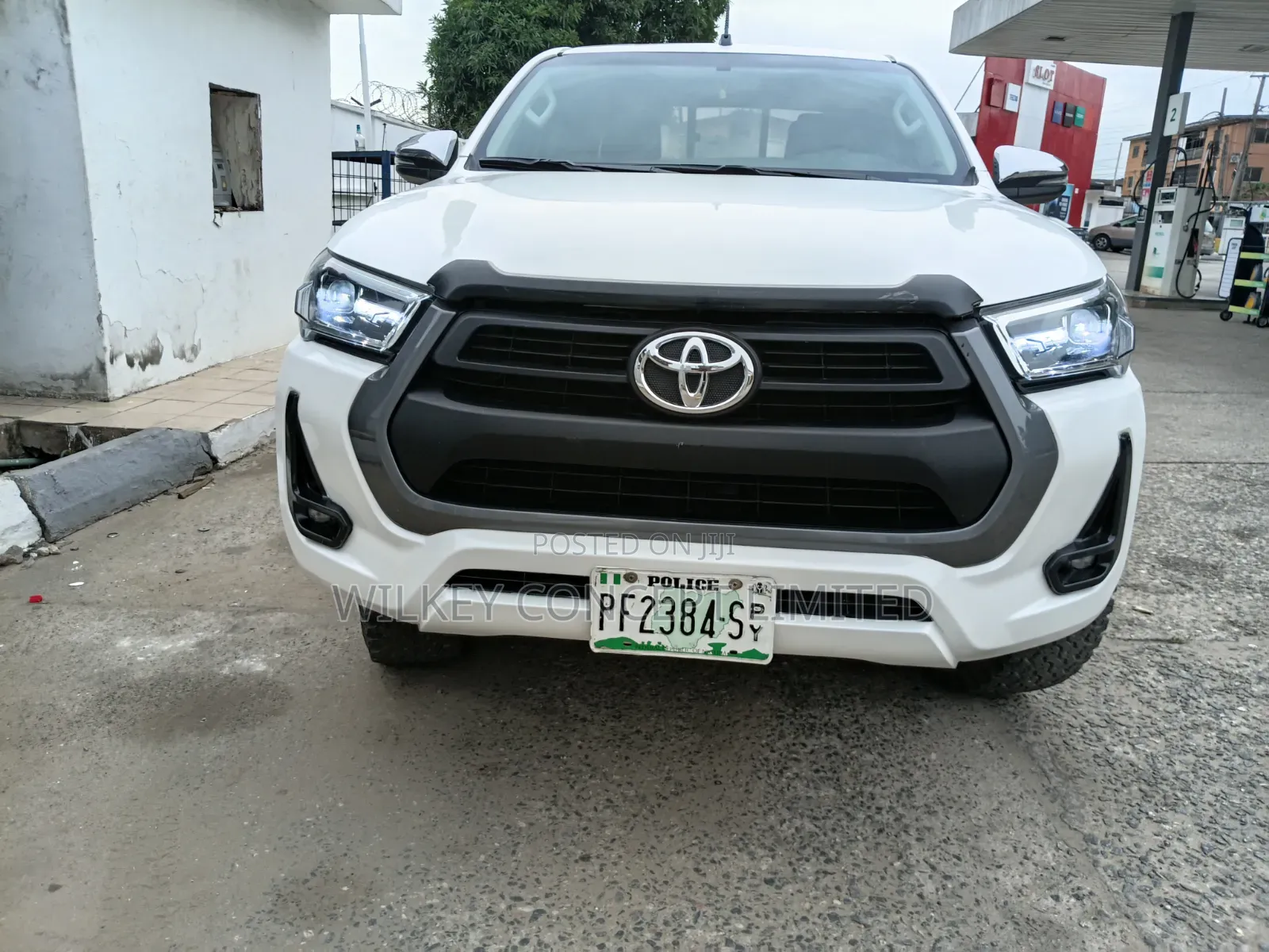 Toyota Hilux 2021 White