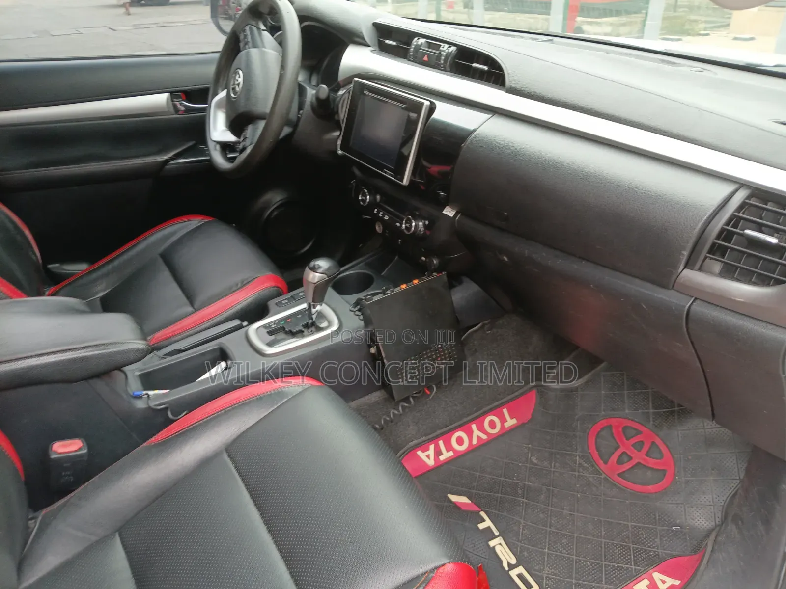 Toyota Hilux 2021 White