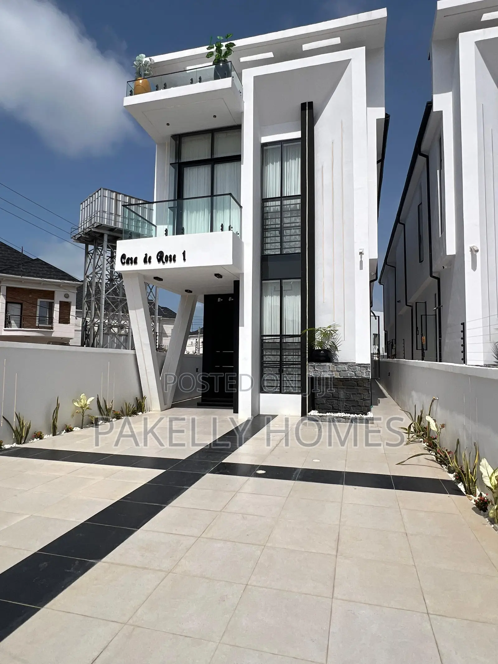 Exquisite Spacious Luxury 5 Bedroom Detached Duplex