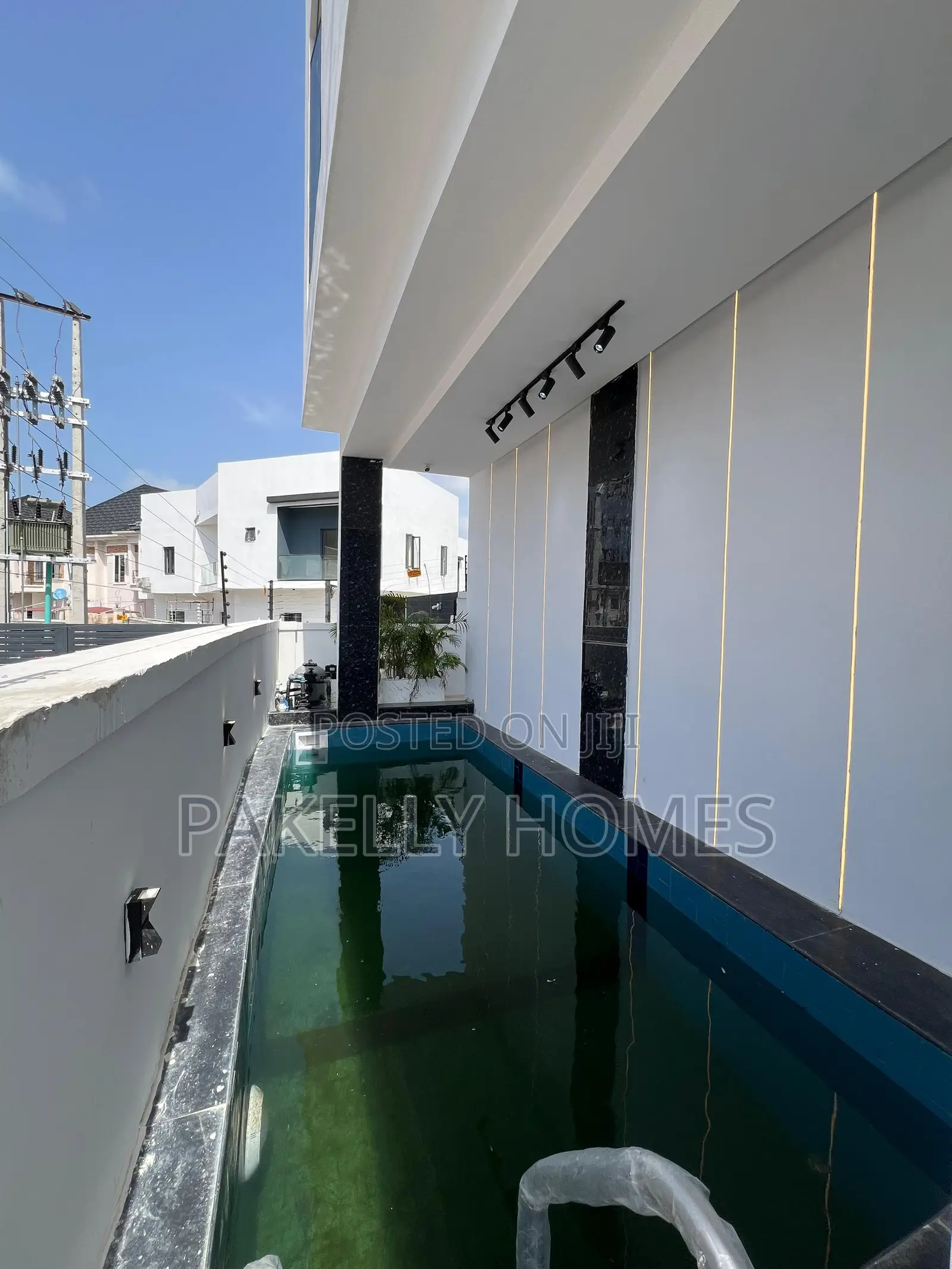 Exquisite Spacious Luxury 5 Bedroom Detached Duplex