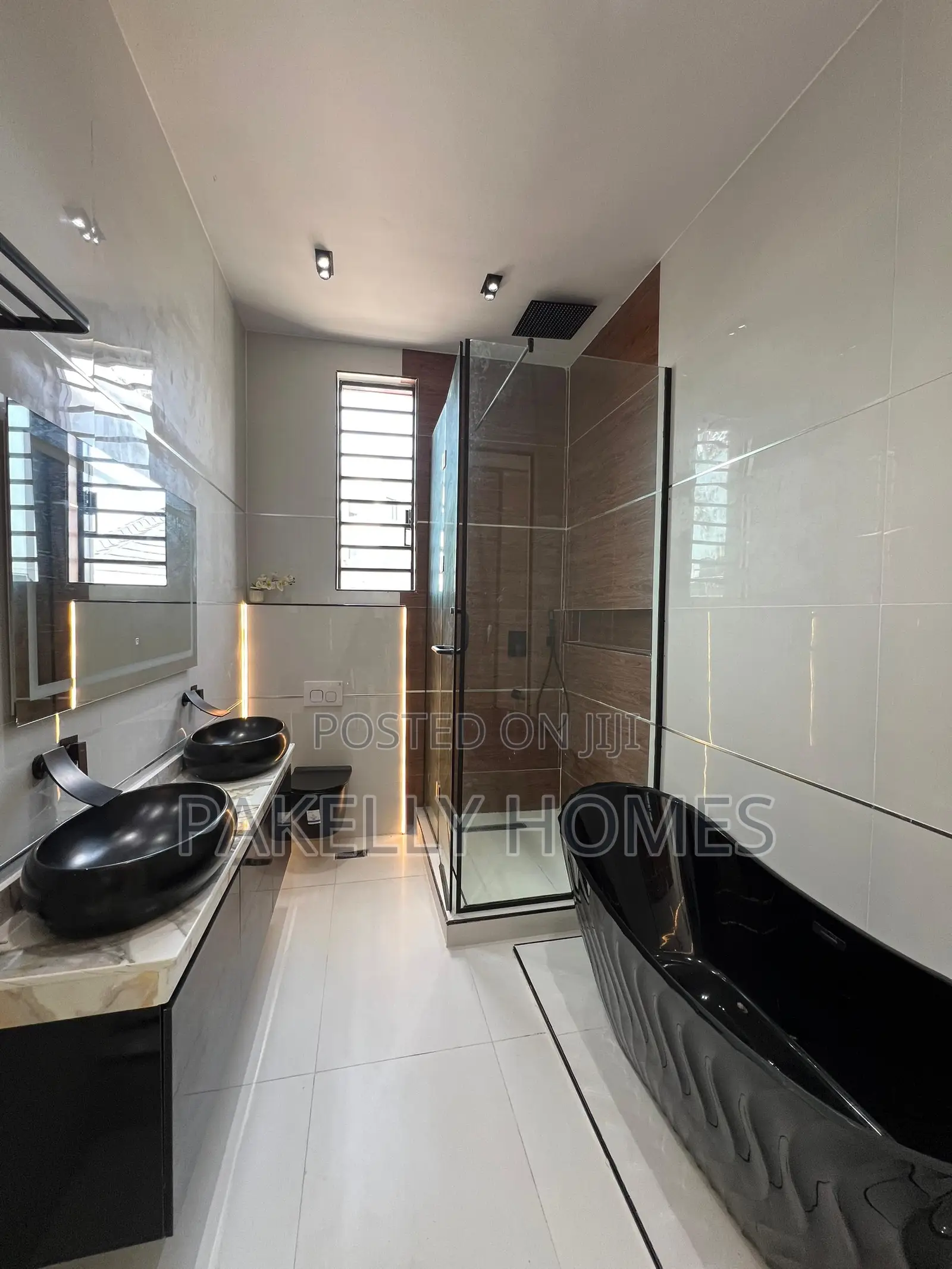 Exquisite Spacious Luxury 5 Bedroom Detached Duplex