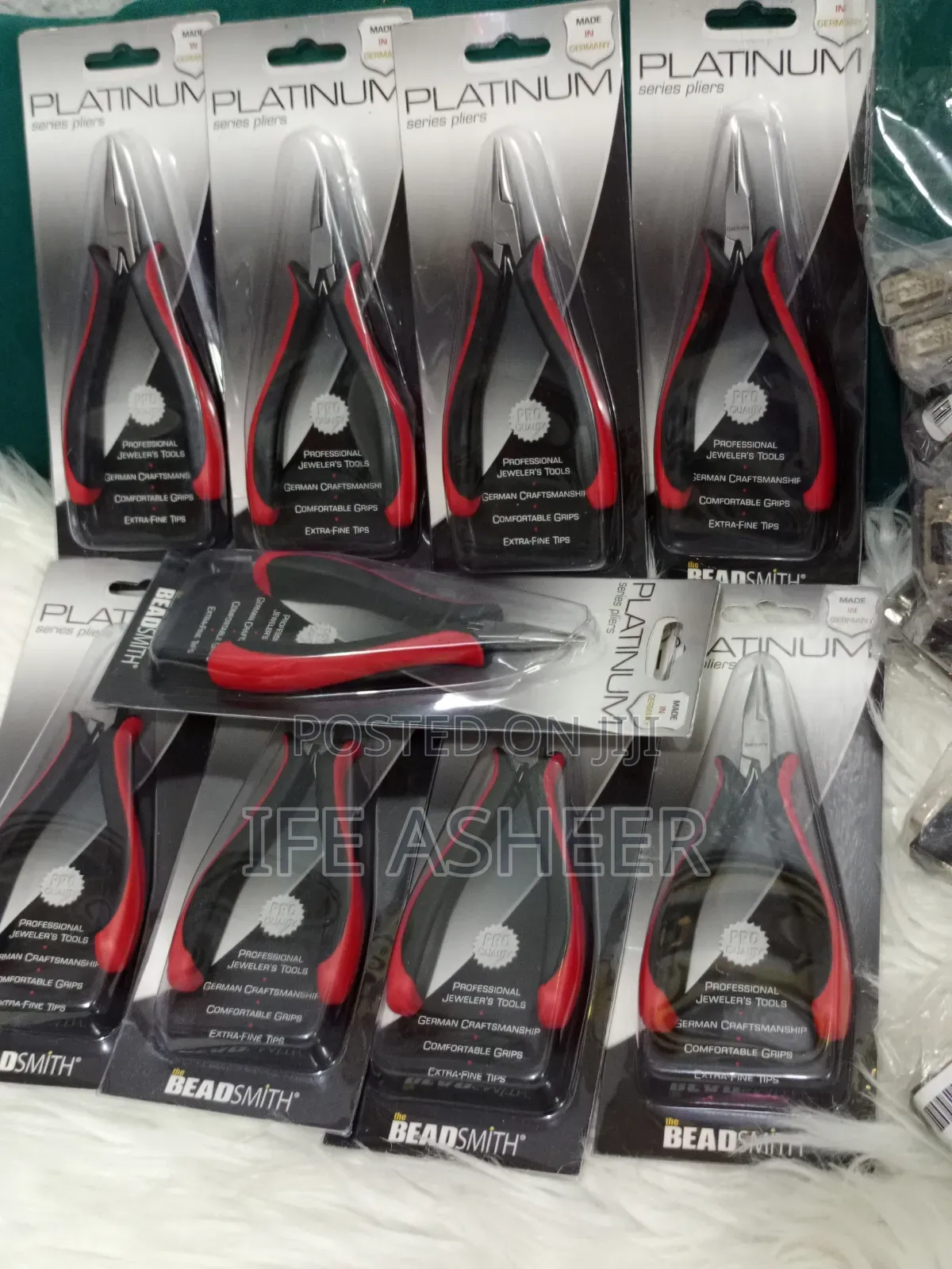 Bulk Sales: Monitor Connector 30pcs, Plyer: 9pcs