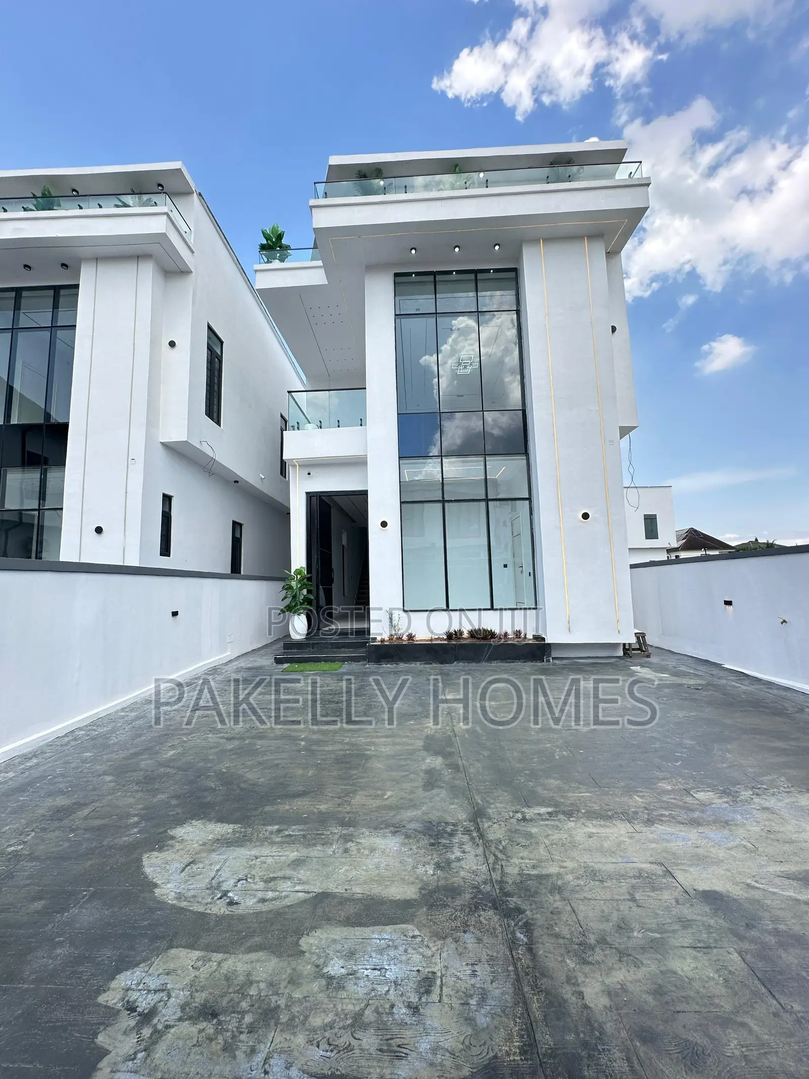 Exquisite Spacious Luxury 5 Bedroom Detached Duplex