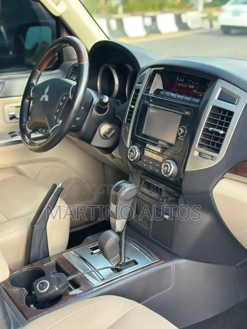 Mitsubishi Pajero 2019 Gray