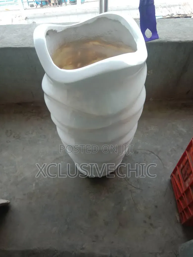 Large Ribbed Planter Pot With Full Palm Plant