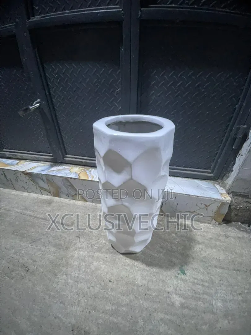 Large Ribbed Planter Pot With Full Palm Plant