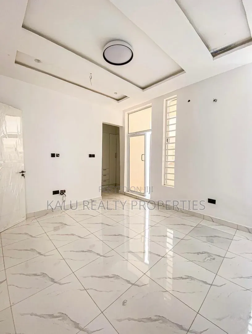 4bdrm Duplex in Ikota for rent