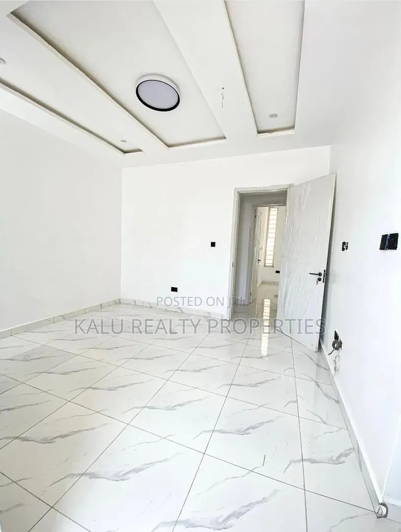 4bdrm Duplex in Ikota for rent