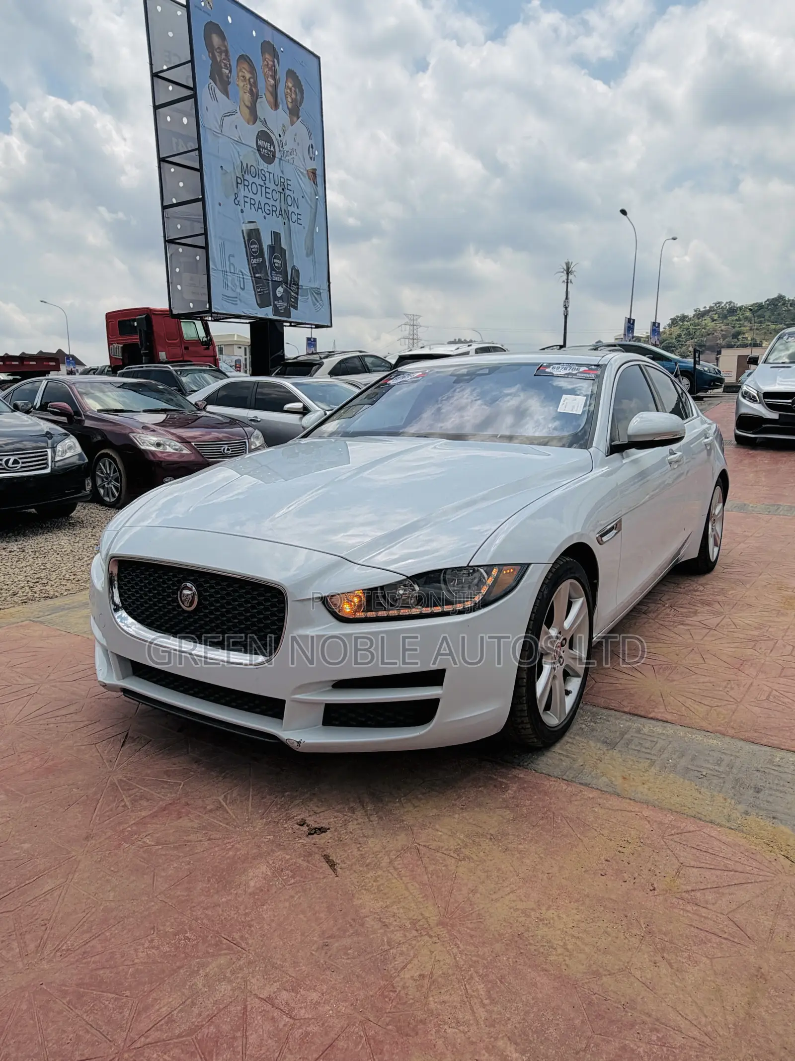 Jaguar XE 2016 White