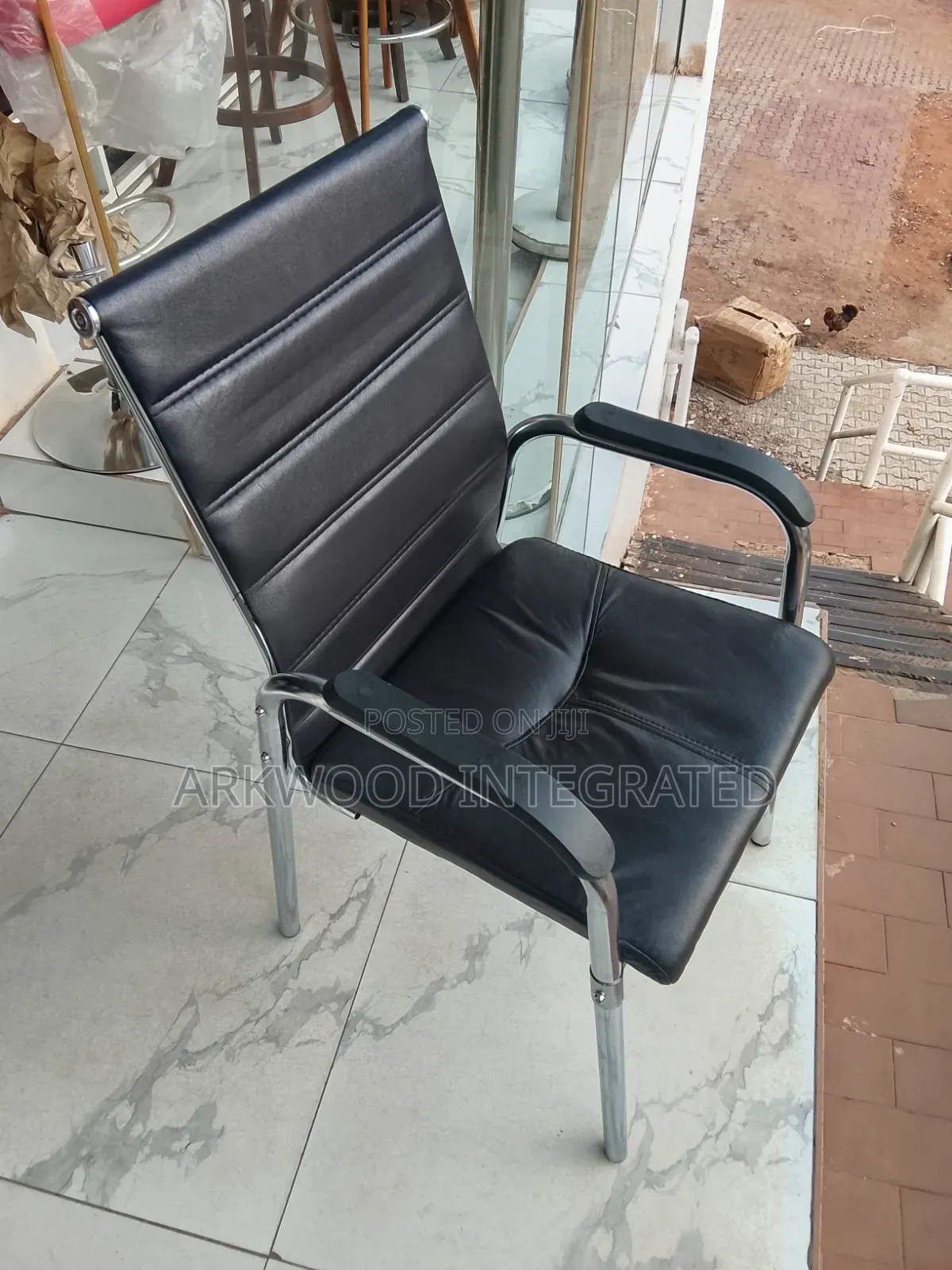 Office Chair With 4 Metal Legs Visitors Chair