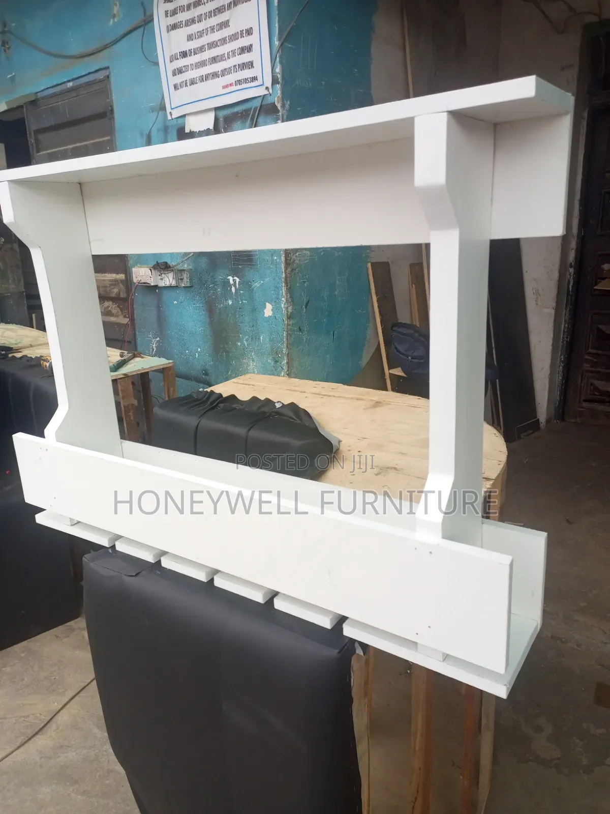 White Color Wine Bar With Wine Glass Rack