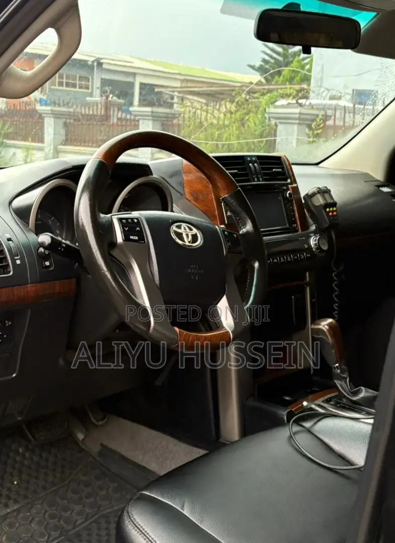 Toyota Land Cruiser Prado 2011 Black