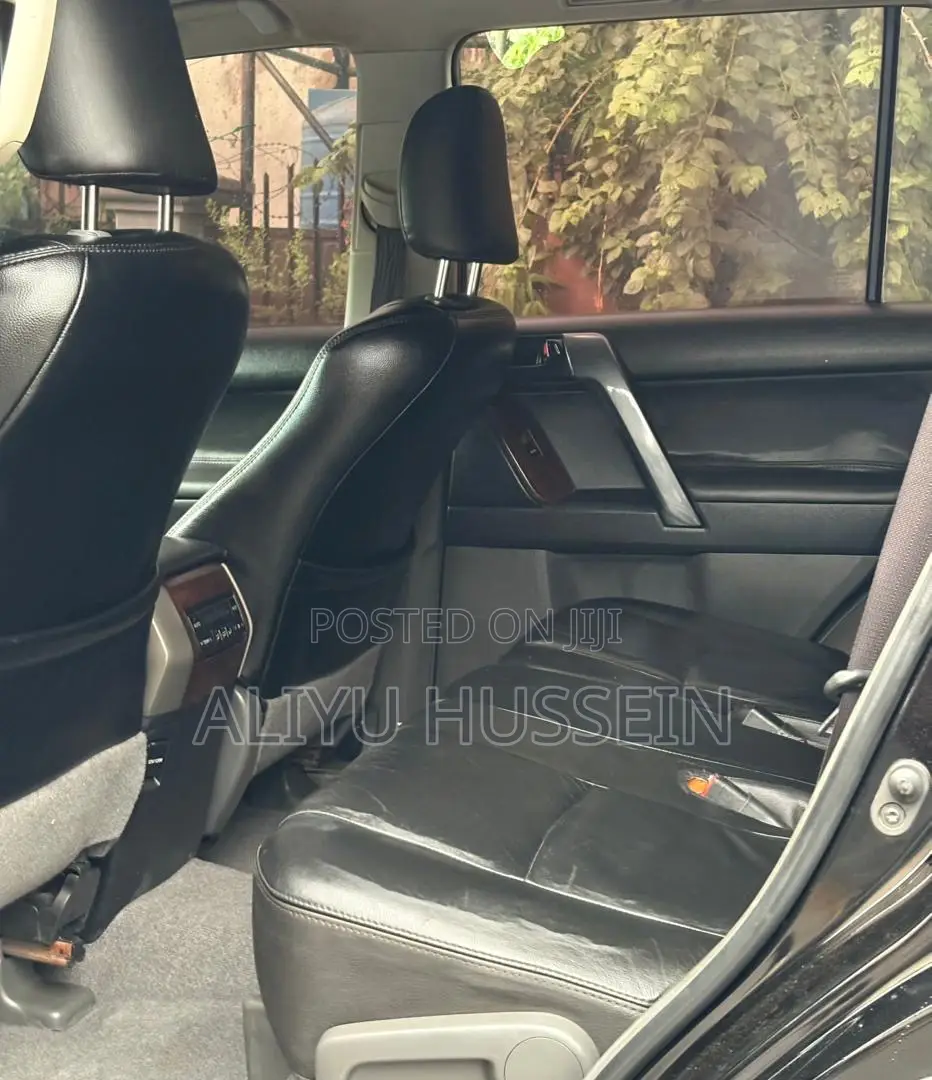 Toyota Land Cruiser Prado 2011 Black