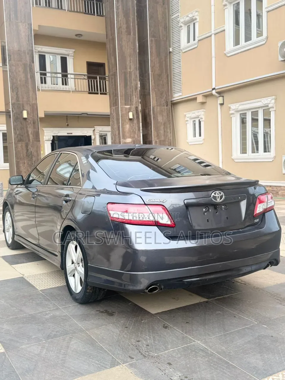 Toyota Camry SE 4dr Sedan (2.5L 4cyl 6A) 2011 Gray