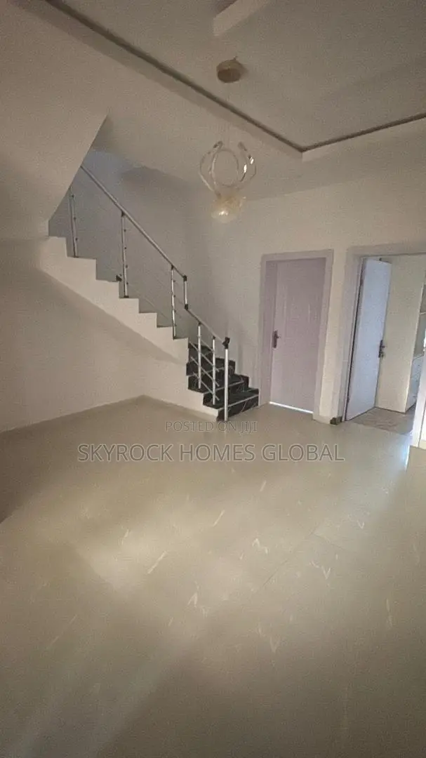 4bdrm Duplex in Ikota for rent