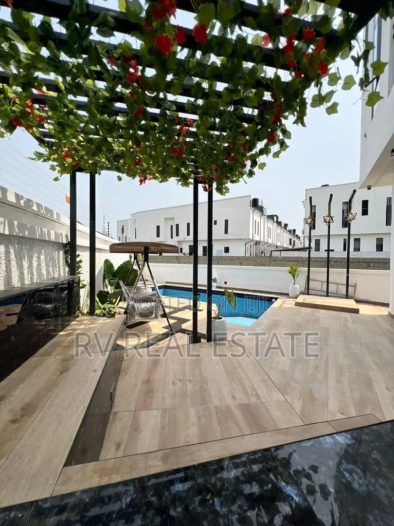 5bdrm Duplex in Chevron for sale