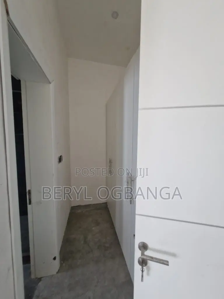 5bdrm Duplex in Ikate for sale