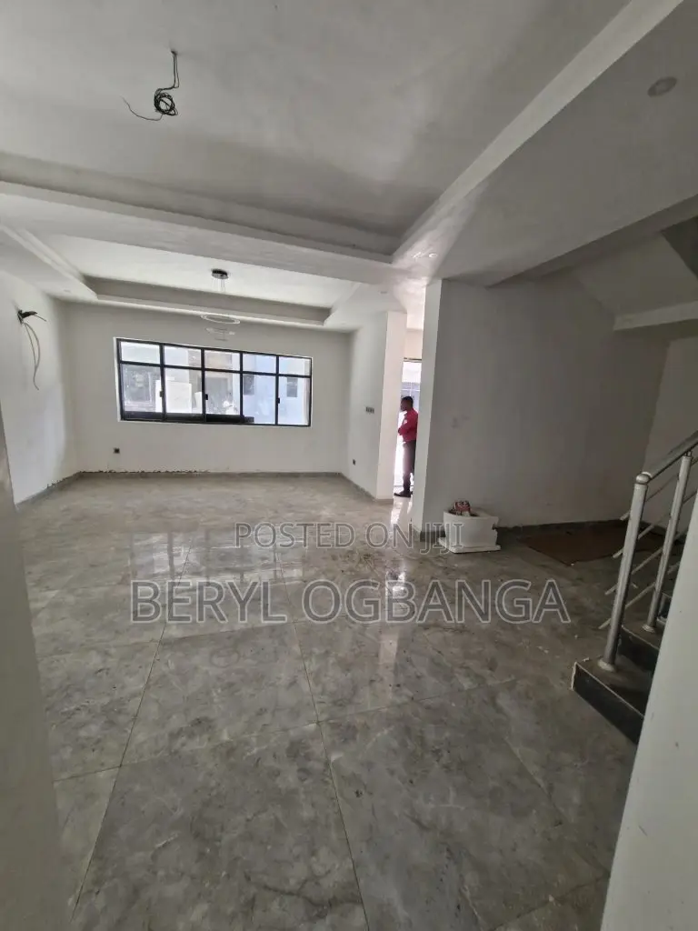 5bdrm Duplex in Ikate for sale