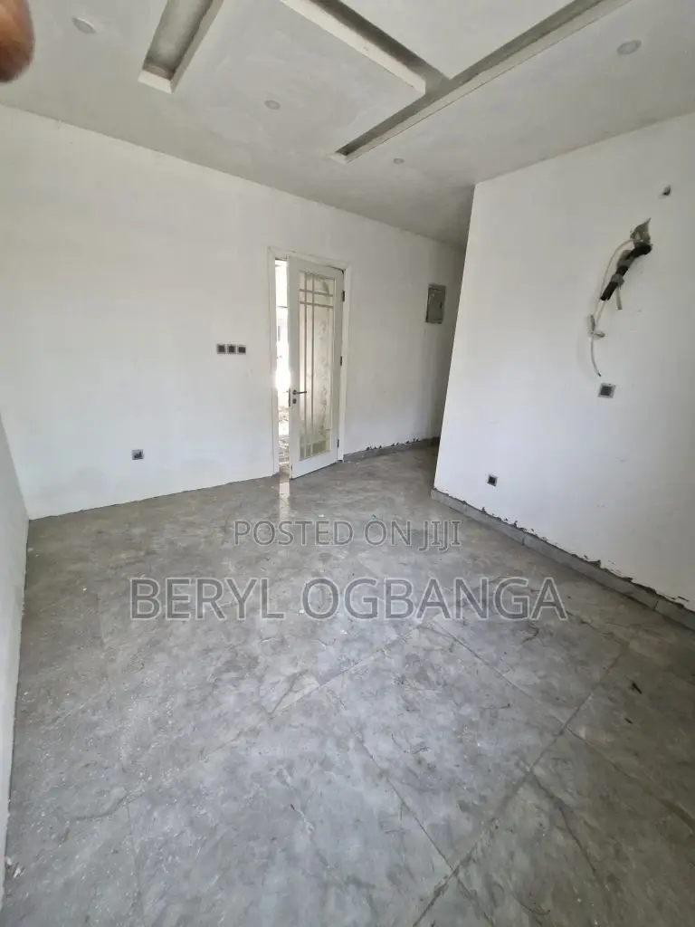 5bdrm Duplex in Ikate for sale