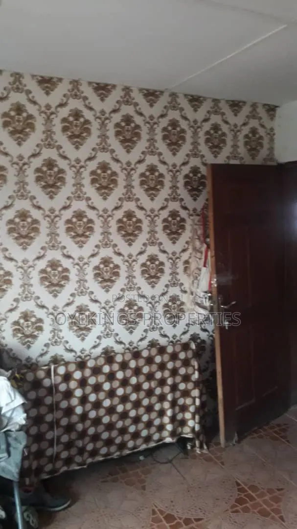 4bdrm Bungalow in Odoona, Oluyole Estate for sale